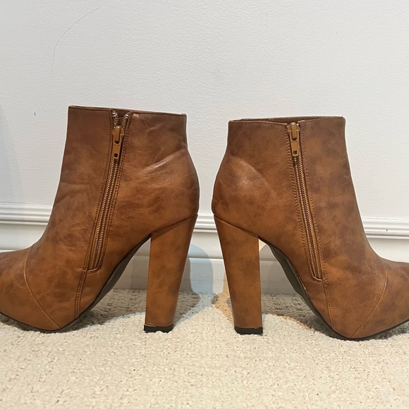 Beautiful Cognac Colour High Heeled Boot. - Picture 6 of 7